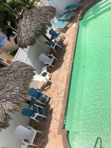 Amazing Beach Getaway Pool Condo By The Beach