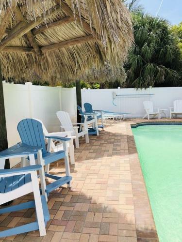 Amazing Beach Getaway Pool Condo By The Beach