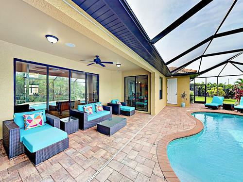 New Listing! Upscale Home With Caged Pool & Lanai Home
