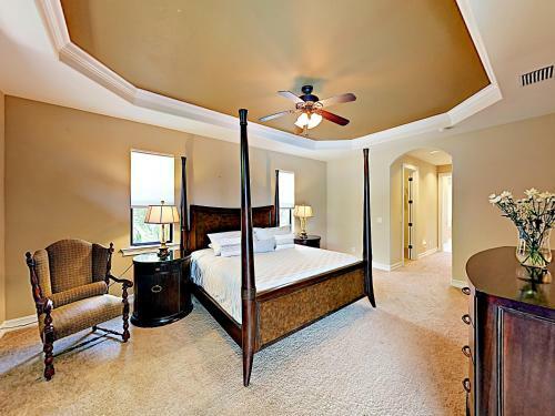 New Listing! Upscale Home With Caged Pool & Lanai Home