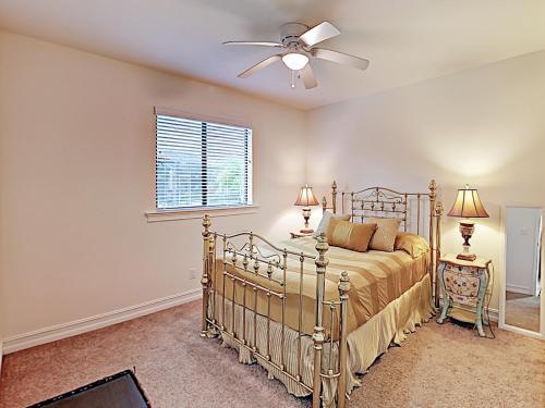New Listing! Upscale Home With Caged Pool & Lanai Home