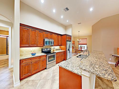 New Listing! Upscale Home With Caged Pool & Lanai Home