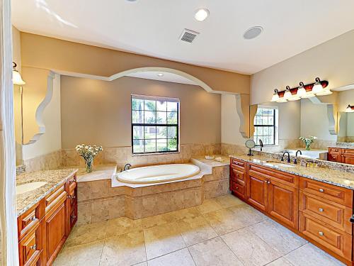 New Listing! Upscale Home With Caged Pool & Lanai Home