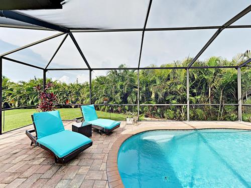 New Listing! Upscale Home With Caged Pool & Lanai Home