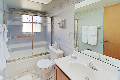 New Listing! Sparkling Home With Caged Pool & Lanai Home