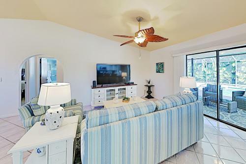 New Listing! Sparkling Home With Caged Pool & Lanai Home