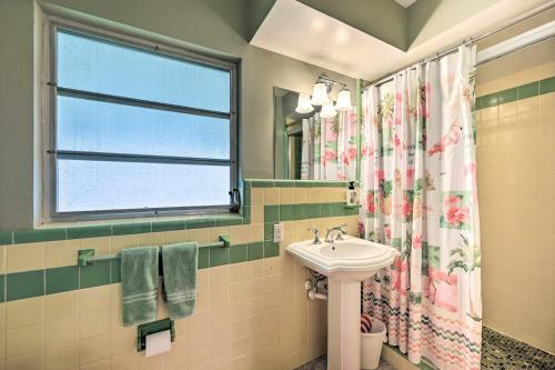 Canalfront Cape Coral Haven With Pool And Dock!