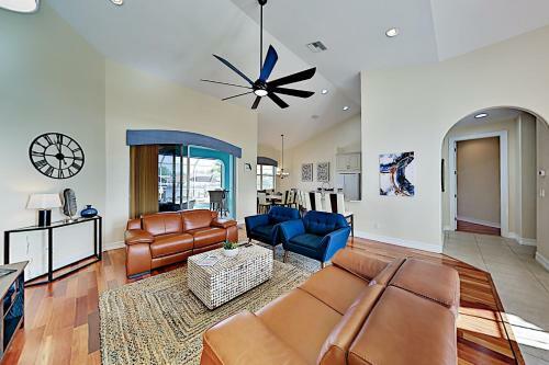 Canal-front Home - Pool & Hot Tub - Private Dock Home