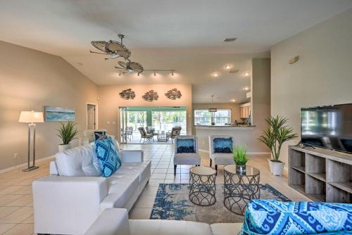 Canalfront Cape Coral Escape With Pool, Dock And Kayaks