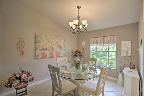 Single-story Cape Coral Home Golf And Grill!