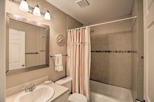 Single-story Cape Coral Home Golf And Grill!