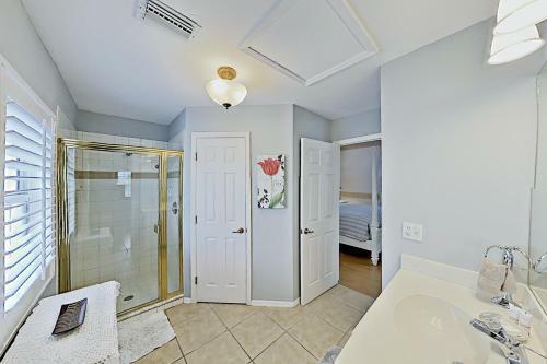 Villa Euphoria - 2-unit Canal Retreat With Pool Home