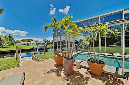 Villa Euphoria - 2-unit Canal Retreat With Pool Home