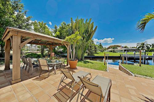 Villa Euphoria - 2-unit Canal Retreat With Pool Home