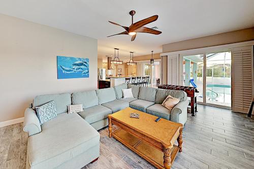 Lavish Canal-front Getaway With Heated Pool & Dock Home