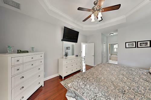 Canalfront Beauty With Private Heated Pool & Garage Home