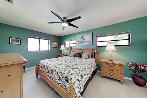 Apartamento Waterfront Serenity - Canal-view Retreat - Pool, Dock Duplex