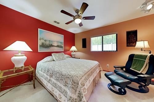 Apartamento Waterfront Serenity - Canal-view Retreat - Pool, Dock Duplex