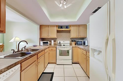 Apartamento Waterfront Serenity - Canal-view Retreat - Pool, Dock Duplex