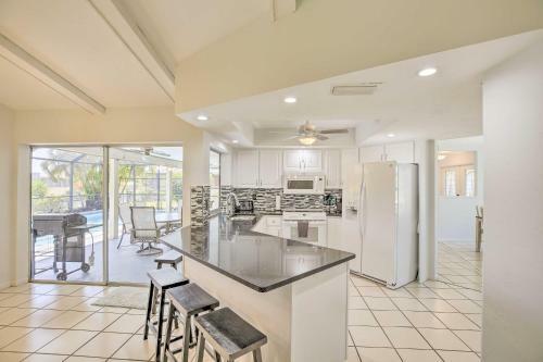 Canalfront Cape Coral Getaway With Boat Lift!