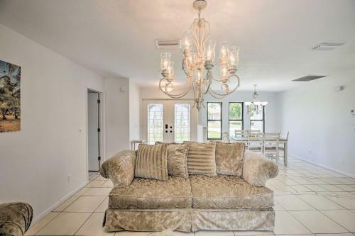 Canalfront Cape Coral Getaway With Boat Lift!
