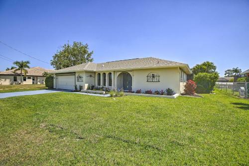 Canalfront Cape Coral Getaway With Boat Lift!