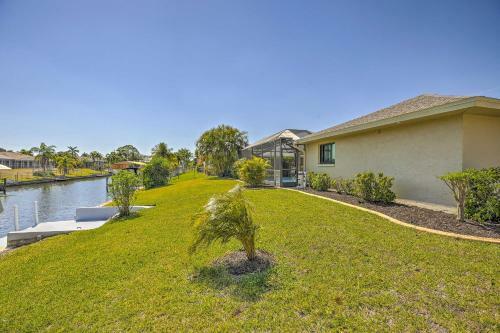Canalfront Cape Coral Getaway With Boat Lift!
