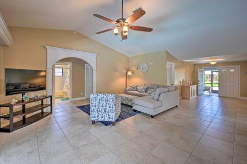 Bright And Airy Cape Coral Home With Lanai And Pool