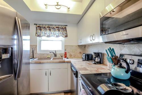 Gulf Access #c 2-bedroom W/ Heated Pool
