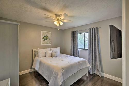 Canalfront Oasis With Bbq, Patio, Kayaks And Dock!