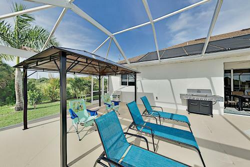 Waterfront Home With Screened Lanai, Pool & Kayaks Home