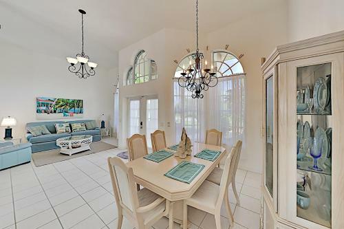 Waterfront Home With Screened Lanai, Pool & Kayaks Home