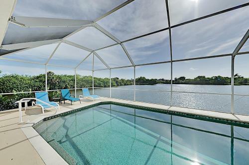 Waterfront Home With Screened Lanai, Pool & Kayaks Home