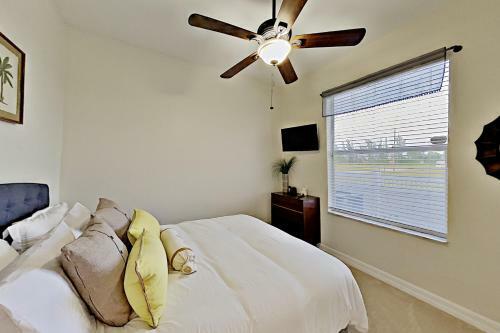 Stylish Getaway - Screened Lanai With Heated Pool Home