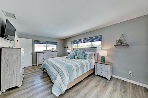 Coral Sunrise - Canal Home With Private Pool Home
