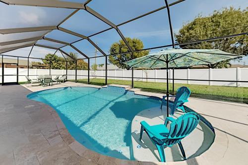 Desirable Sw Home - Private Heated Saltwater Pool Home
