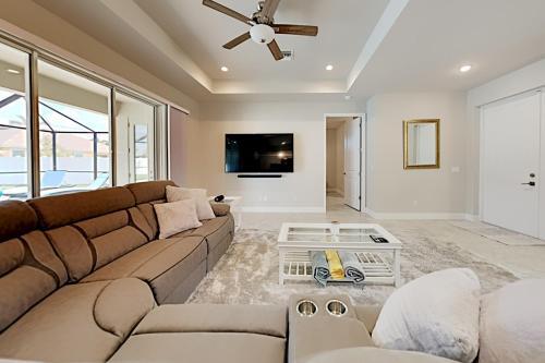 Desirable Sw Home - Private Heated Saltwater Pool Home
