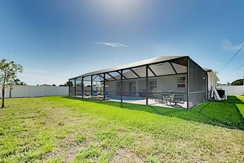 Desirable Sw Home - Private Heated Saltwater Pool Home