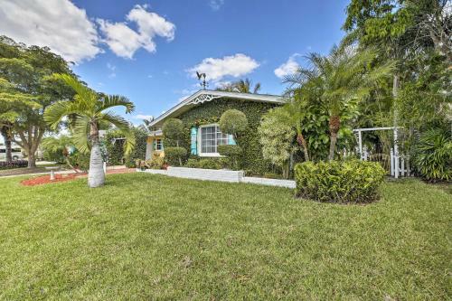 Cute Cape Coral Escape With Yard Near Downtown!