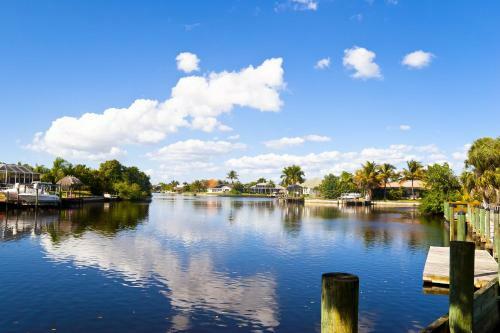 Apartamento Dolphin - Canalfront Retreat - Heated Pool & Patio Duplex
