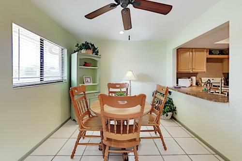 Apartamento Coral & Sandal - 2 Waterfront Units - Pool & Lanai Duplex