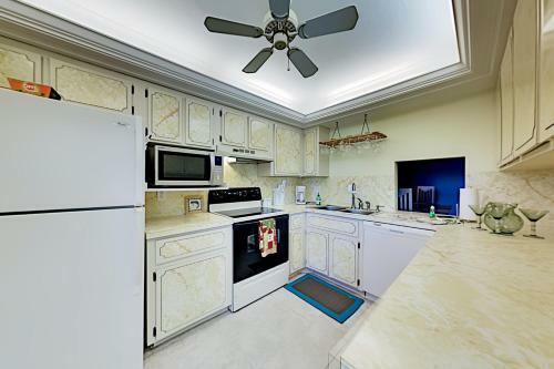 Apartamento Coral & Sandal - 2 Waterfront Units - Pool & Lanai Duplex