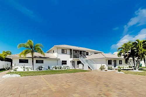 Apartamento Coral & Sandal - 2 Waterfront Units - Pool & Lanai Duplex