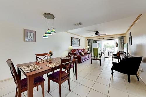 Apartamento Coral & Sandal - 2 Waterfront Units - Pool & Lanai Duplex