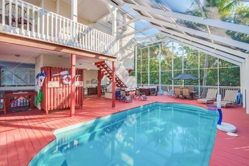 Manatee Haven - Upscale Beach View Home With Screened-in Pool, Spa And Elevator!