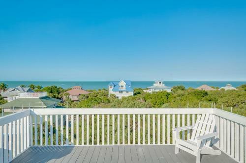 Manatee Haven - Upscale Beach View Home With Screened-in Pool, Spa And Elevator!