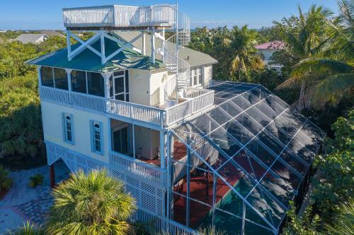 Manatee Haven - Upscale Beach View Home With Screened-in Pool, Spa And Elevator!
