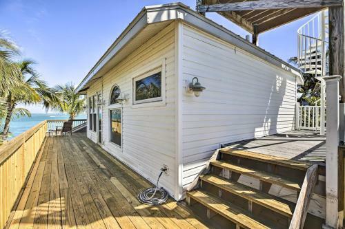 Oceanfront Island Escape With Golf Cart And Decks