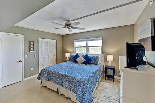 Apartamento New Listing! Waterfront Condo With Pool & Dock Condo