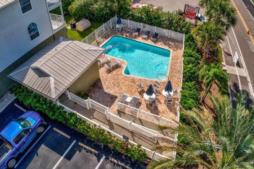 Mariner's Pointe - Classy Condo, Steps To Beach, Large Balcony